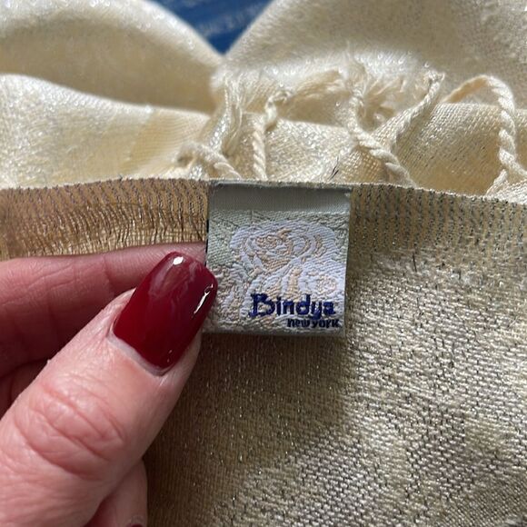 Bindya cream and metallic silver scarf.  Approx 28 inches & 80 inches long. - Picture 5 of 6